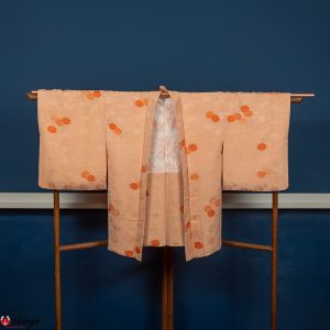 Haori da donna in seta arancio chiaro con crisantemi